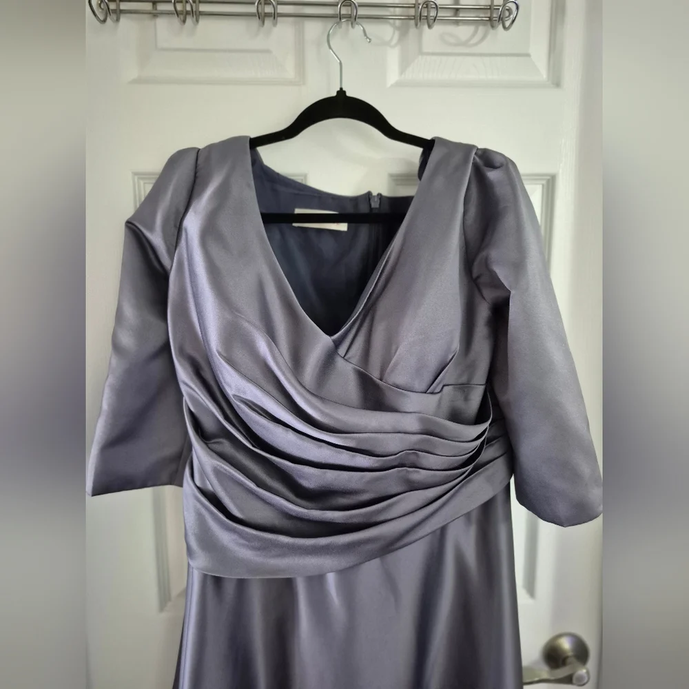 Elegant Satin Purple Women's Dress. J J House Dress. Size 18 - Picture 2 of 4